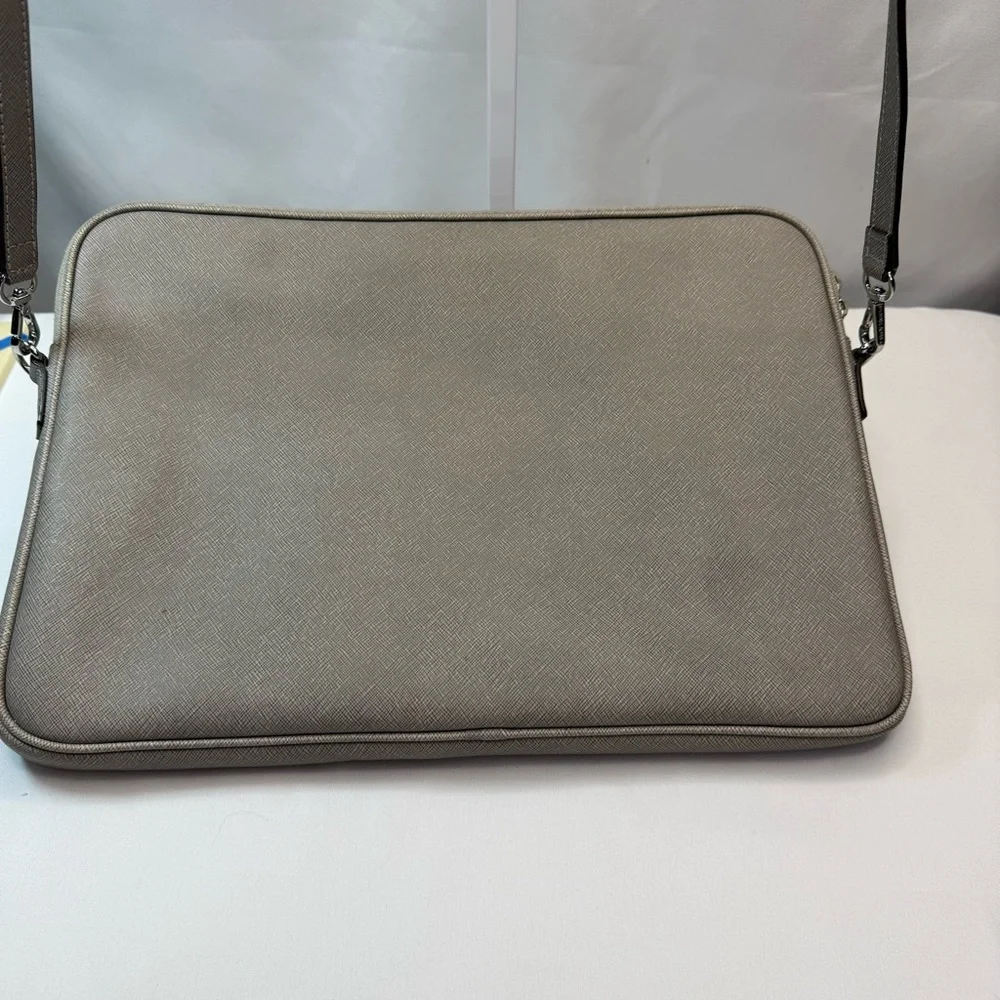 Michael Kors Laptop Bag in Gray EUC Men's or Women’s.